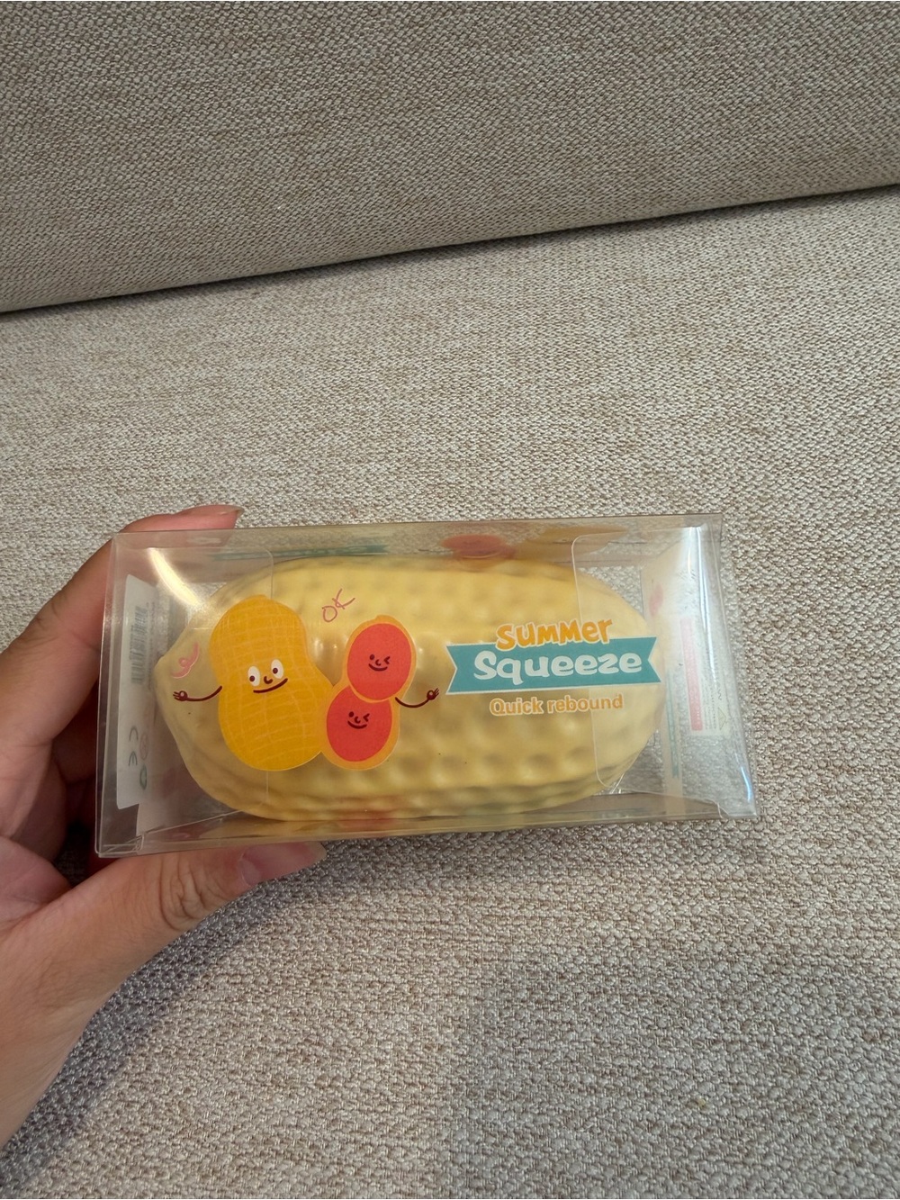 Peanut crunchy squishy - Yellow